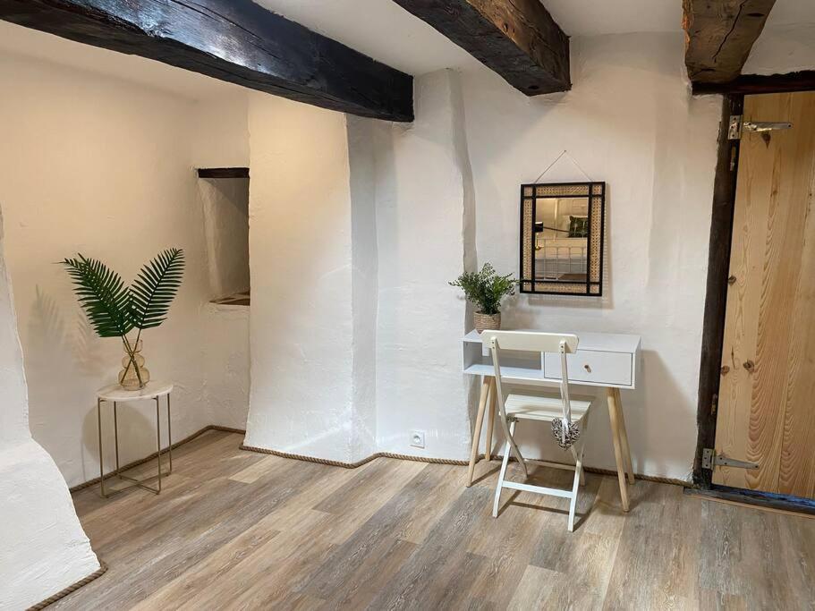 Spacious 1 Bed Home With Shared Pool Champagnac-la-Rivière Exterior photo